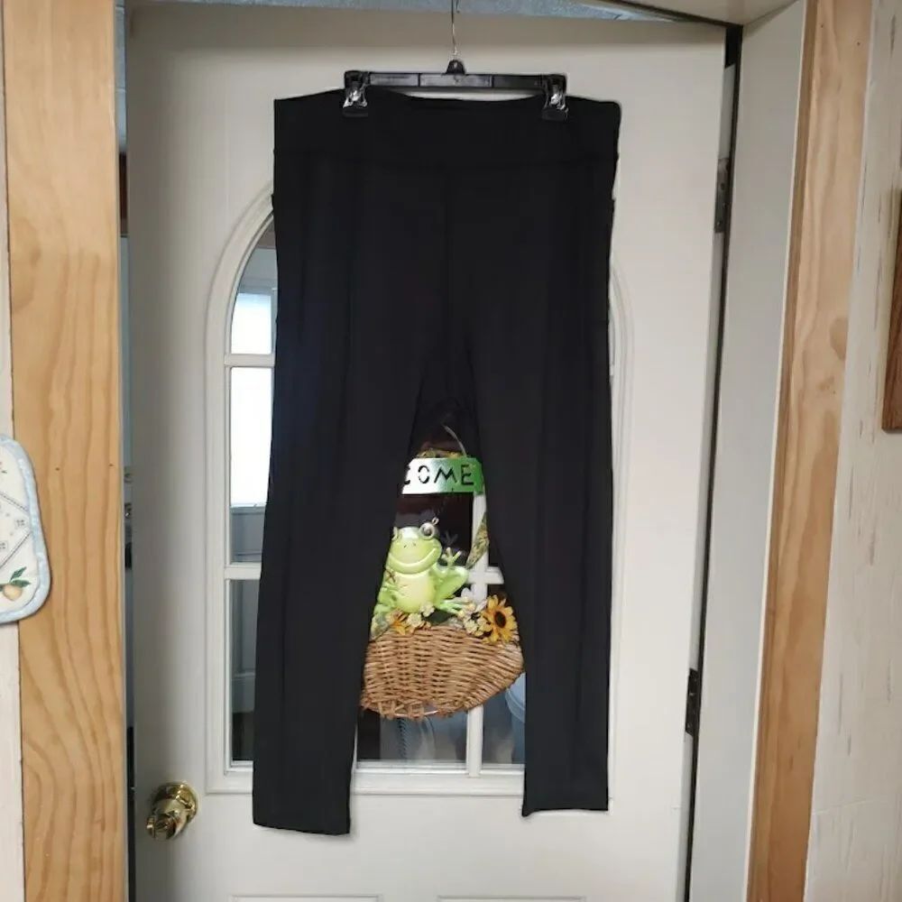 New Real Essentials Black Cropped Leggings Pockets Women's 3X